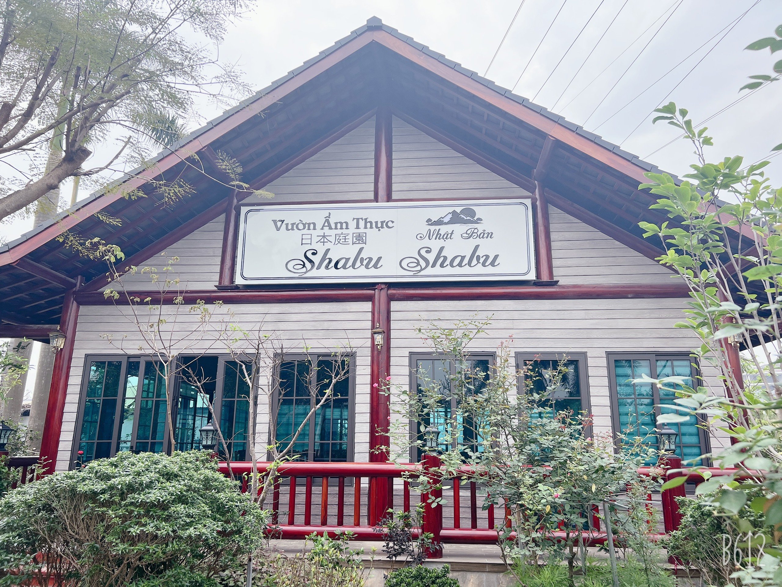 Không gian sang trọng , ấm áp tại Làng du lịch sinh thái Sen Hồ