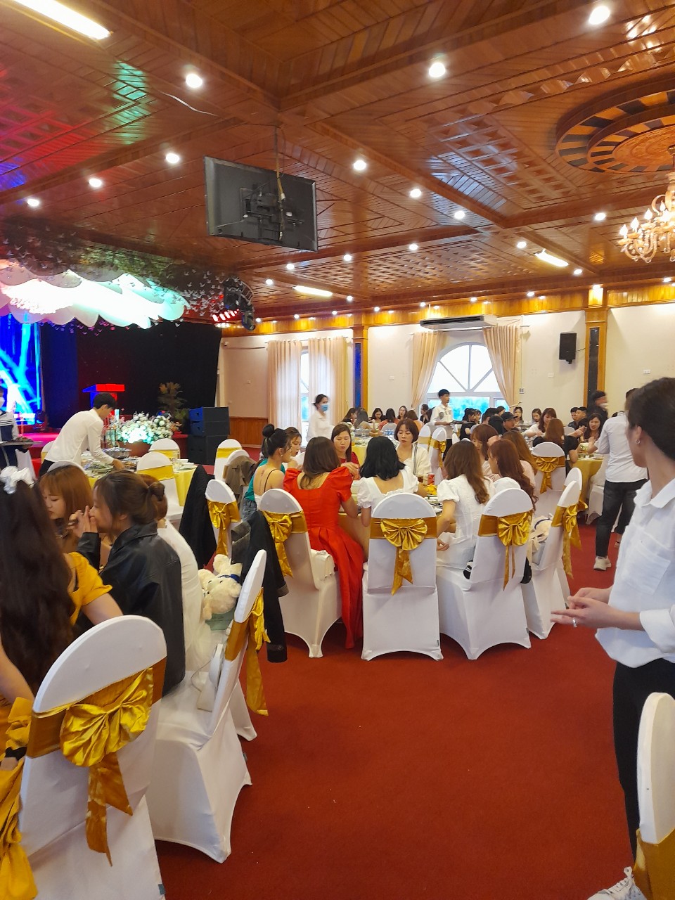 Địa điểm tổ chức tiệc cưới lý tưởng - Làng du lịch sinh thái Sen Hồ